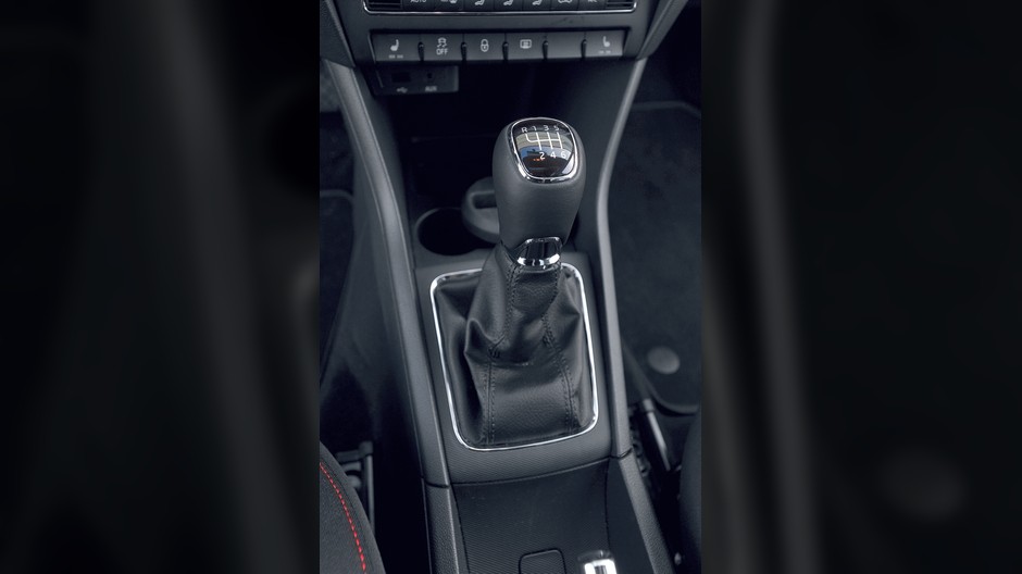 Skoda Rapid, dźwignia biegów