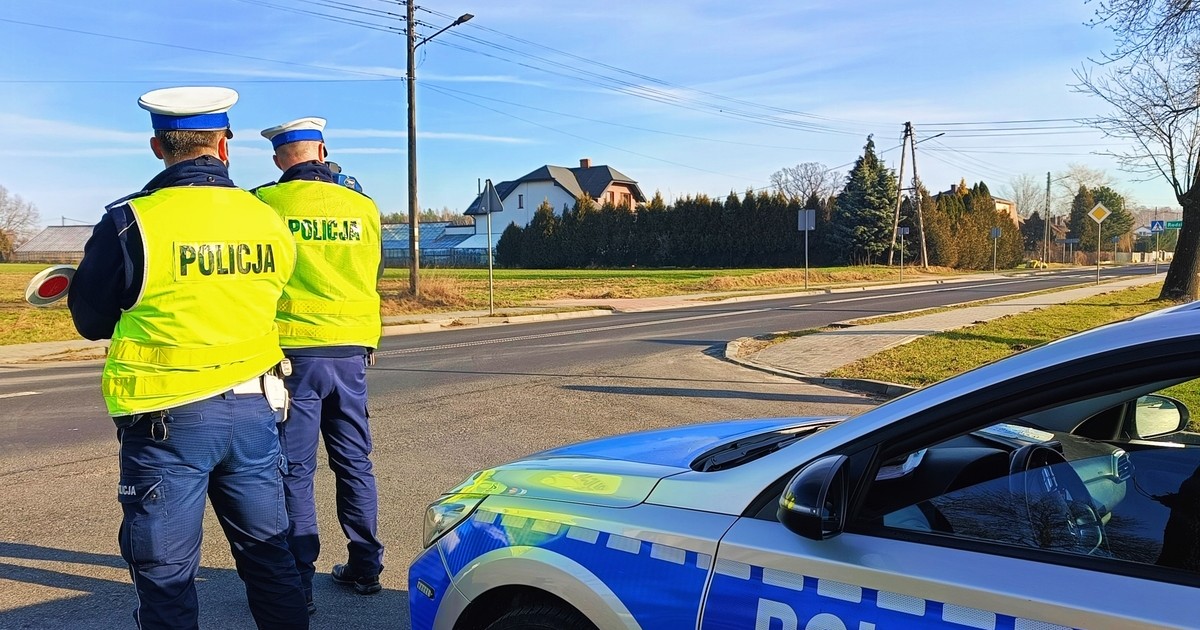  Kierowca BMW zamiast się zatrzymać, wjechał na przypadkowe podwórko