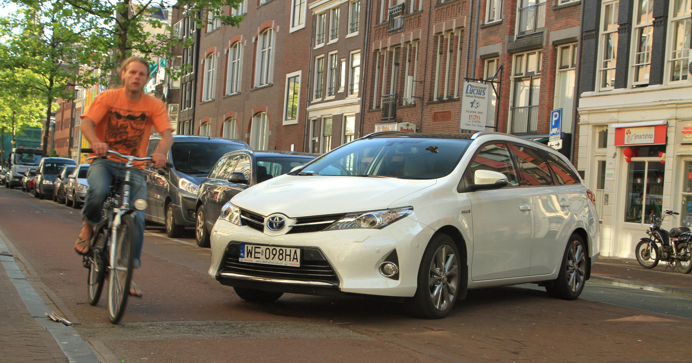 Toyota Auris Hybrid