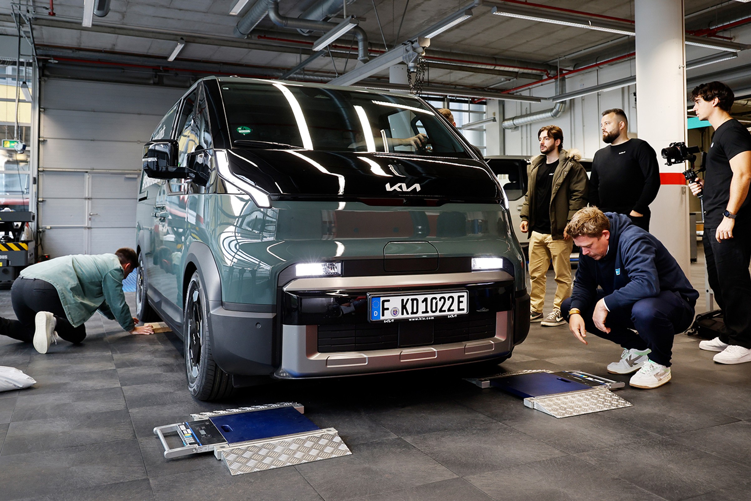 Nowa Kia PV5 z rekordem Guinnessa. Van był naładowany i załadowany na maksa