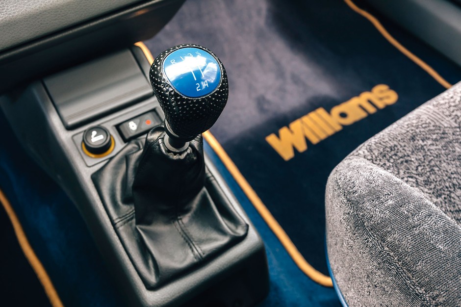 Renault Clio Williams - takich hot hatchy nam brakuje