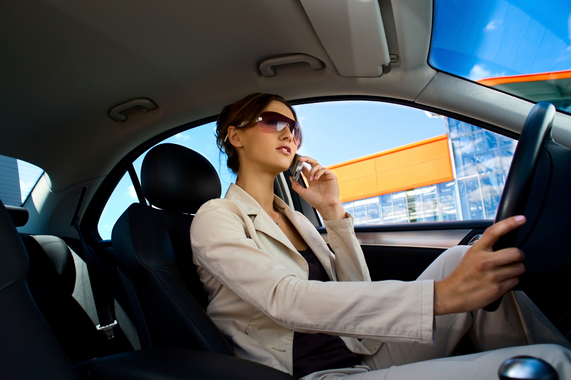 Rozmawianie przez telefon w trakcie jazdy