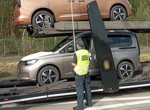 Kontrola ITD wstrzymała transport nowych Volkswagenów do Niemiec