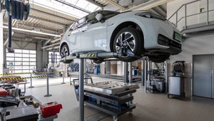 Unijny paszport dla każdej baterii. Auta hybrydowe i elektryczne podrożeją