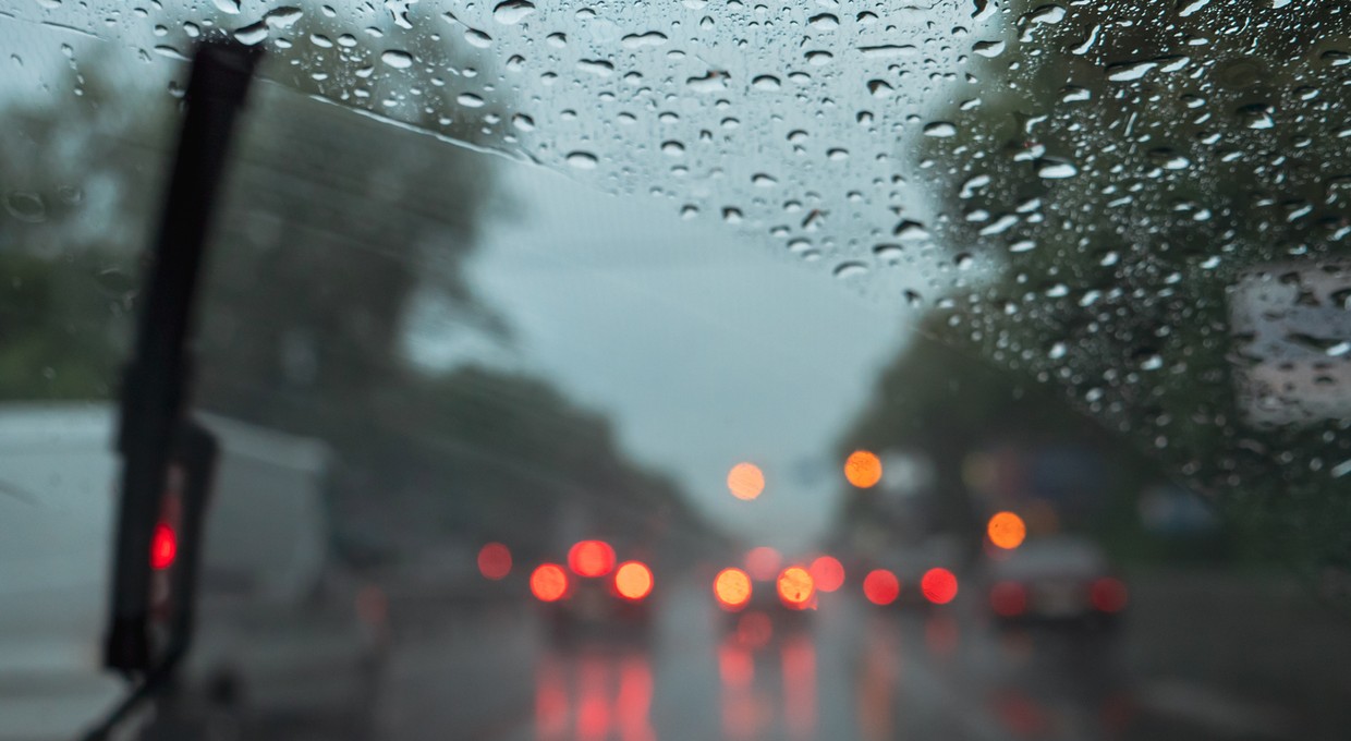 Czy wiesz, co oznacza żółta kropka na wycieraczce? To znak, którego lepiej nie ignoruj