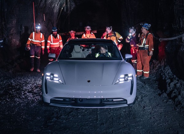 Porsche Taycan z dziwnym rekordem Guinnessa. Z kopalni niklu na Pikes Peak
