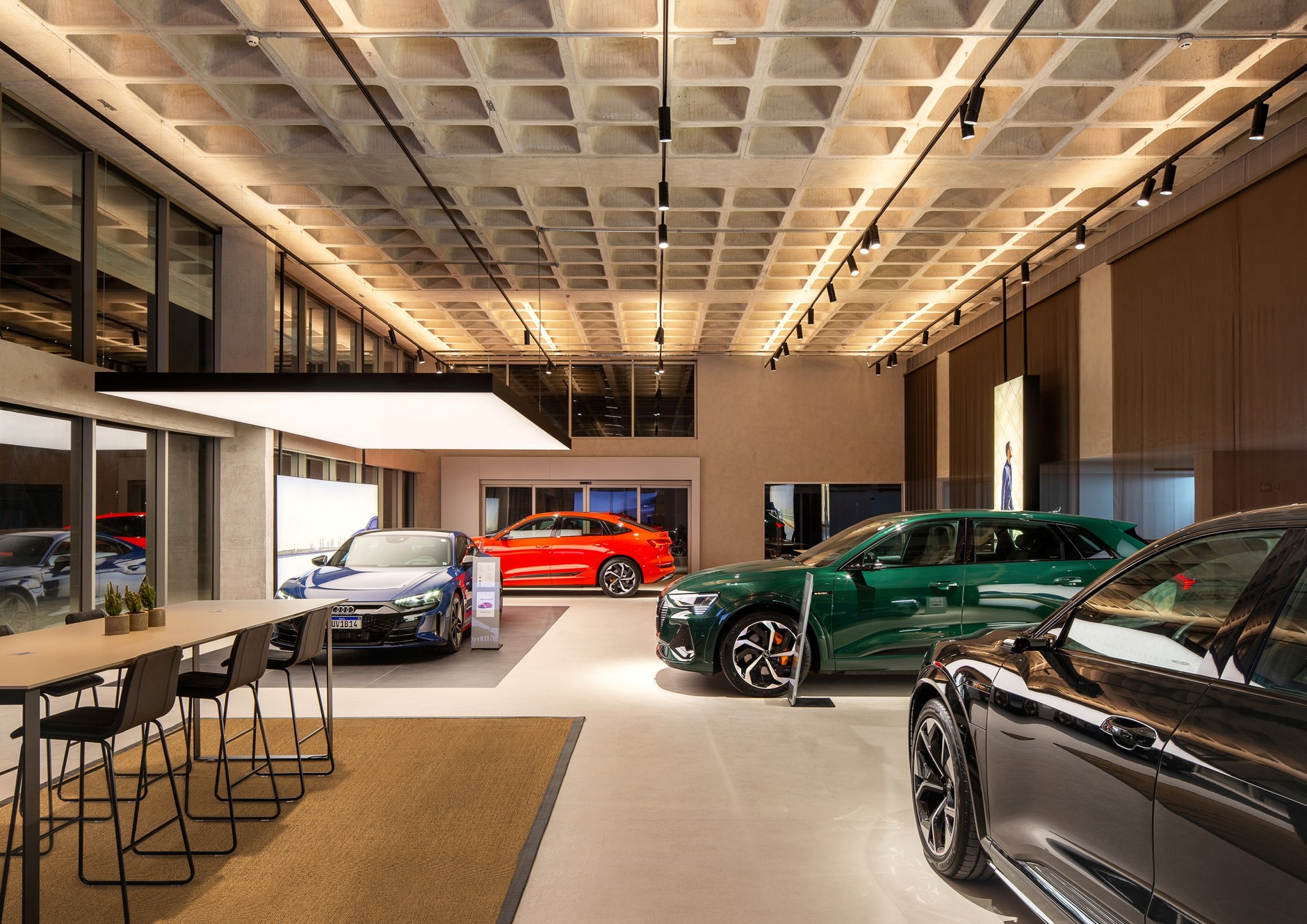 Salon sprzedaży samochodów marki Audi