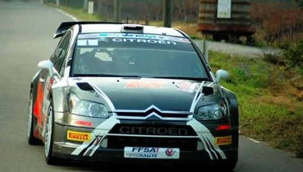 Rallye du Var 2012: Kubica na drzewie i w płomieniach