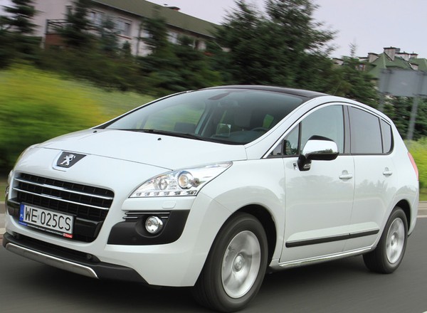 Peugeot 3008 HYbrid4: hybryda dla rozrzutnych ekologów