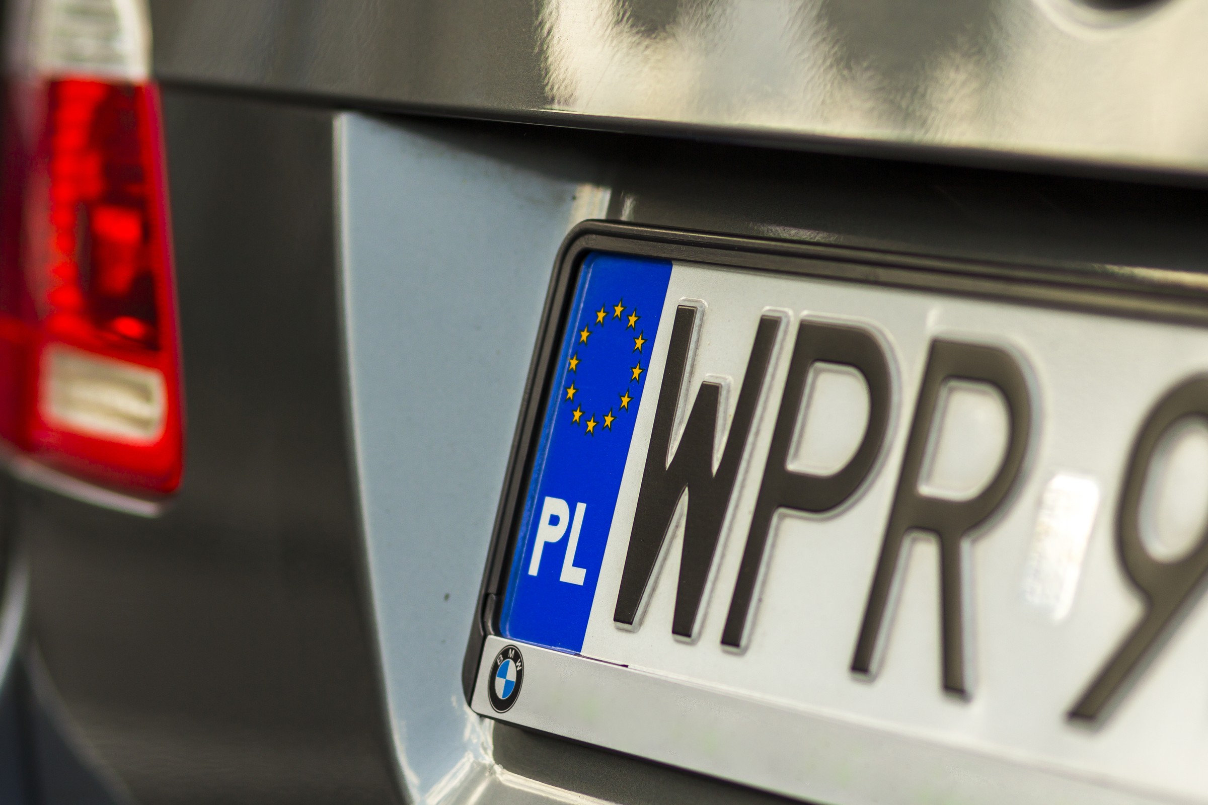 Rejestracja samochodu przez mObywatel blisko. Kierowcy mają załatwić wszystko z domu