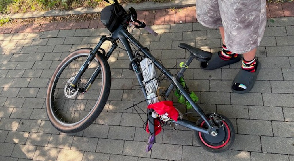 Rower połączony z hulajnogą elektryczną