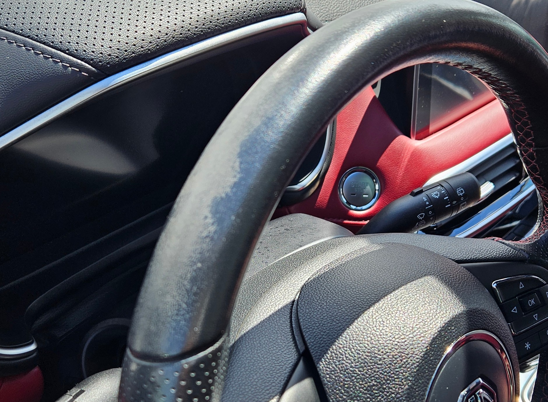 Białe używane MG EHS z przebiegiem 38 tys. km za 84 tys. 900 zł