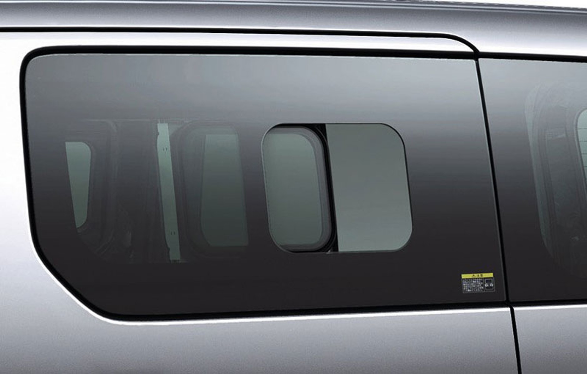 Nissan NV200 Vanette: rozpoczęto sprzedaż w Japonii