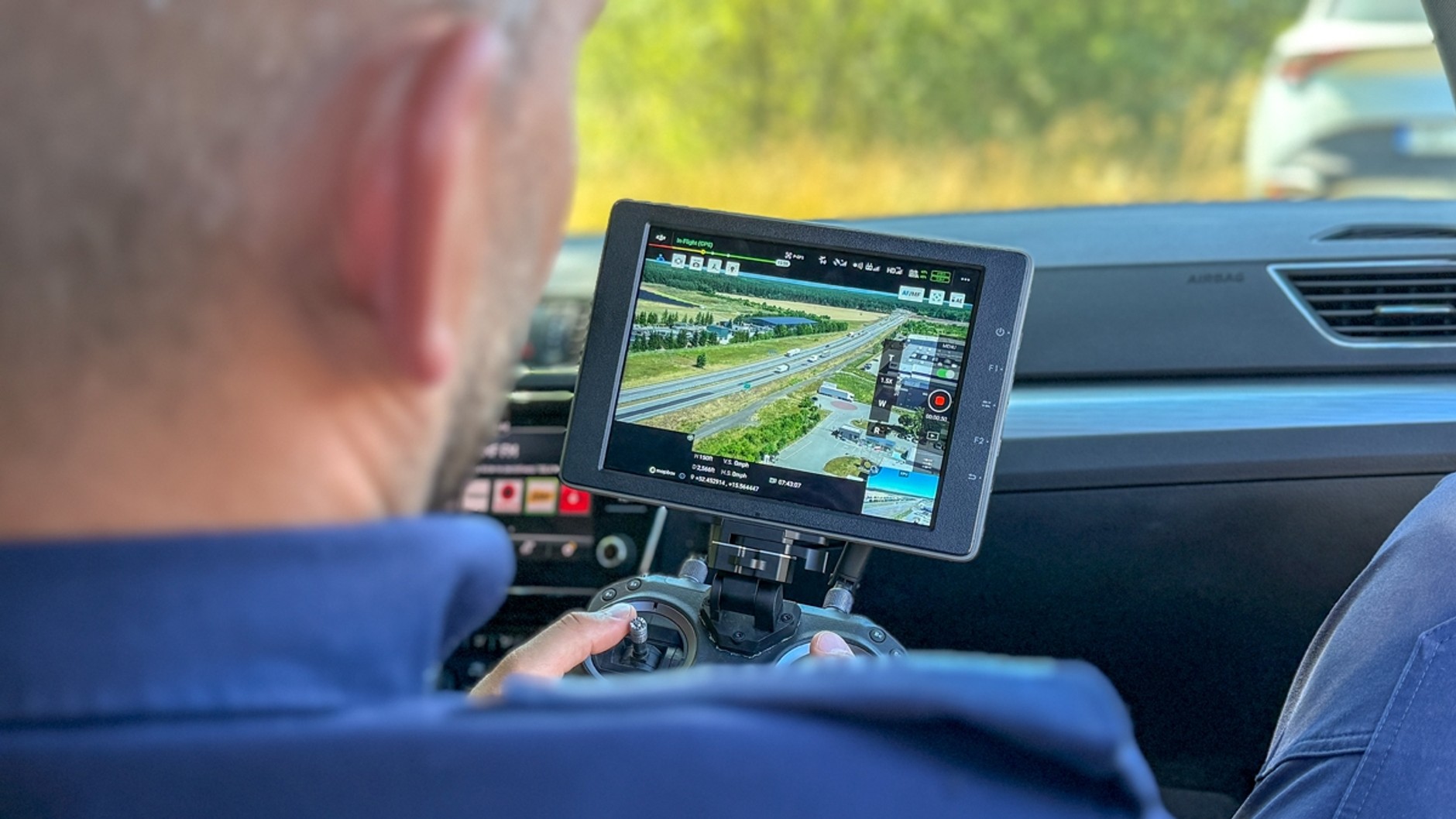 Tak teraz policjanci łapią kierowców. Drony wzbiły się nad S3