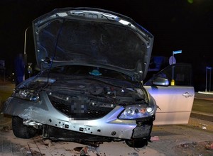 Rondo nie zastopowało auta pijanej nastolatki. Zatrzymało się dopiero na betonowym koszu