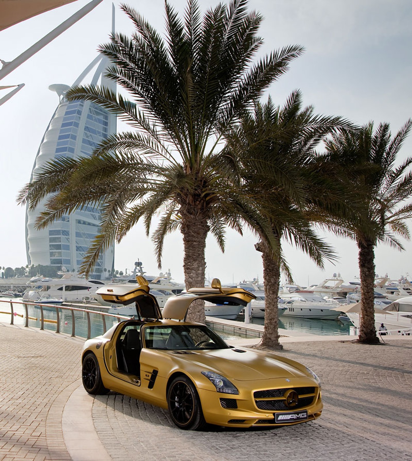 Mercedes-Benz SLS AMG i G 55 AMG Edition 79: złote i srebrne gwiazdy w Dubaju