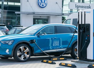 Volkswagen buduje stacje szybkiego ładowania, również w Polsce