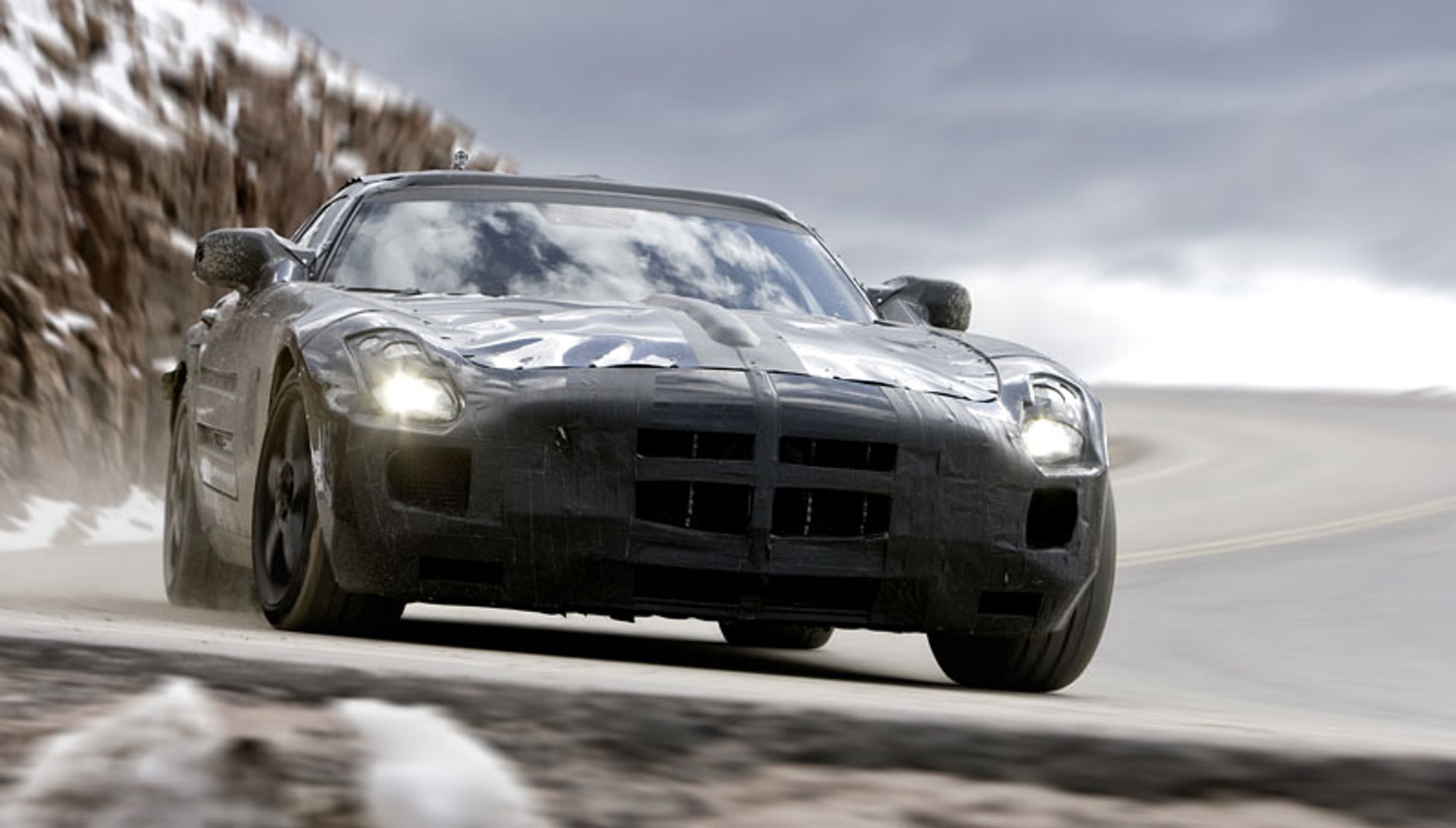 Zdjecia szpiegowskie: Mercedes-Benz SLS AMG - model oficjalnie potwierdzony, także z silnikiem elektrycznym (392 kW, 880 Nm)