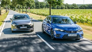 Hybrydę proszę... Miękką czy pełną? Nowa Honda Civic kontra Mazda 3 - który model okazał się lepszy?