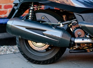 Jeśli kupisz taki motocykl, zamiast jeździć, możesz pójść siedzieć. W ogłoszeniach jest ich mnóstwo
