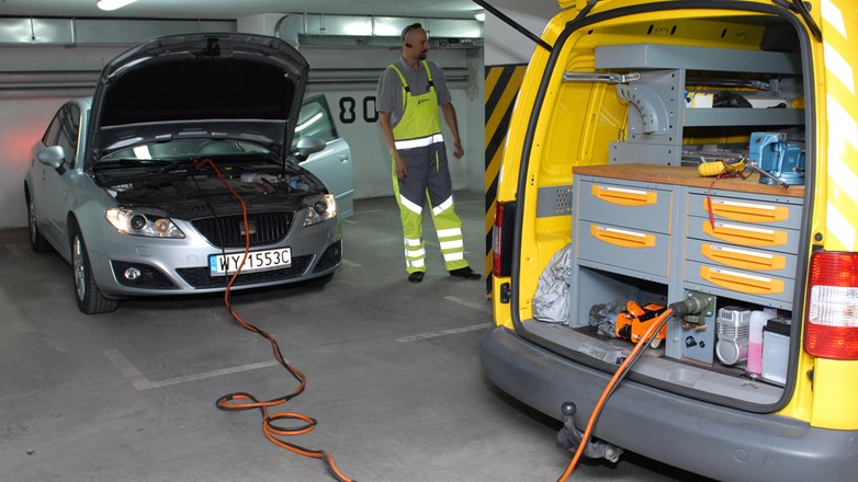 Co robić w razie awarii samochodu? Czyli, zanim wezwiesz pomoc drogową