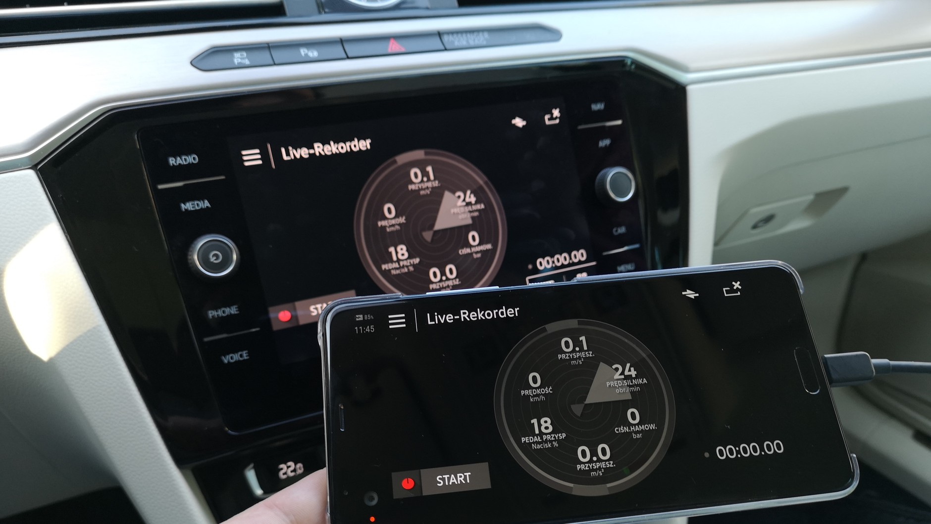 Volkswagen Passat 2.0 TDI DSG Highline - MirrorLink i aplikacja Volkswagen Drive & Track