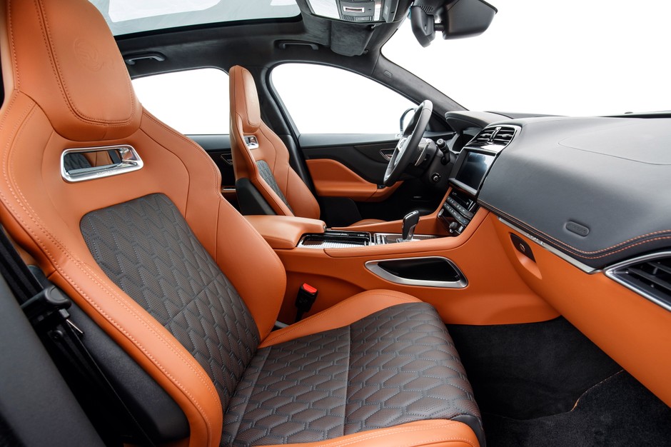 Jaguar F-Pace SVR