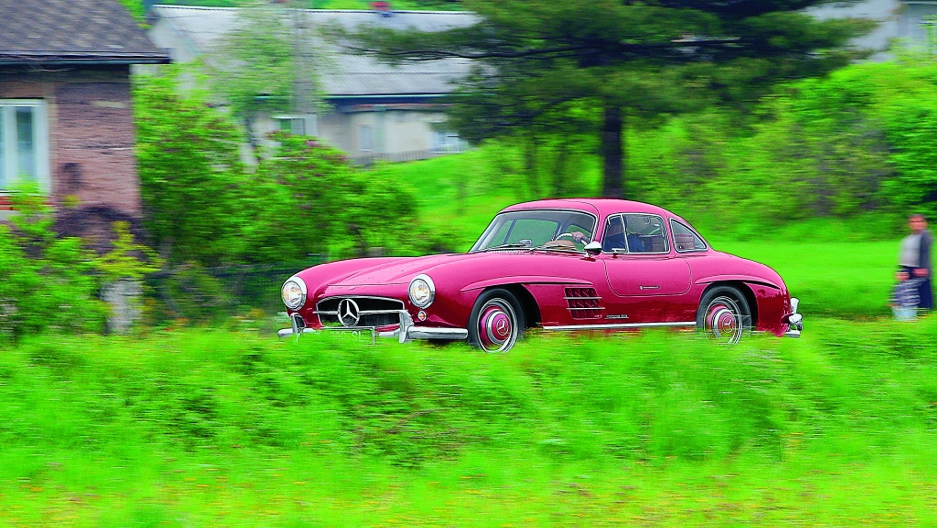 Mercedes SLS wczoraj i dziś: dwa wcielenia skrzydlaka, to lepsze niż latanie