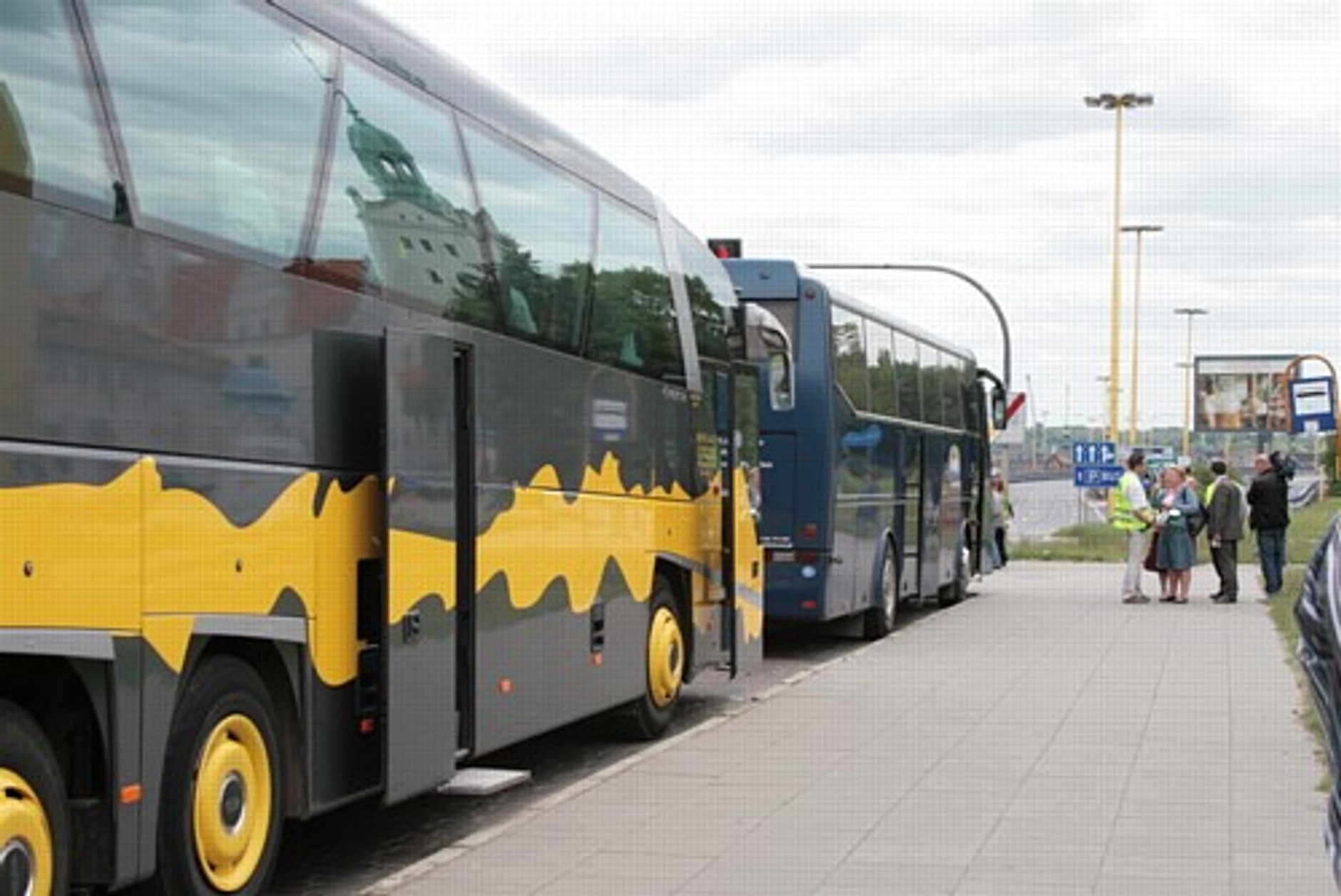 Bezpieczny autobus. Dojedź co celu bez niespodzianek (Wideo)