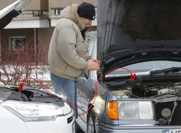 Rzęzi, brzęczy, nie odpala – usterki w aucie, które ujawni mróz