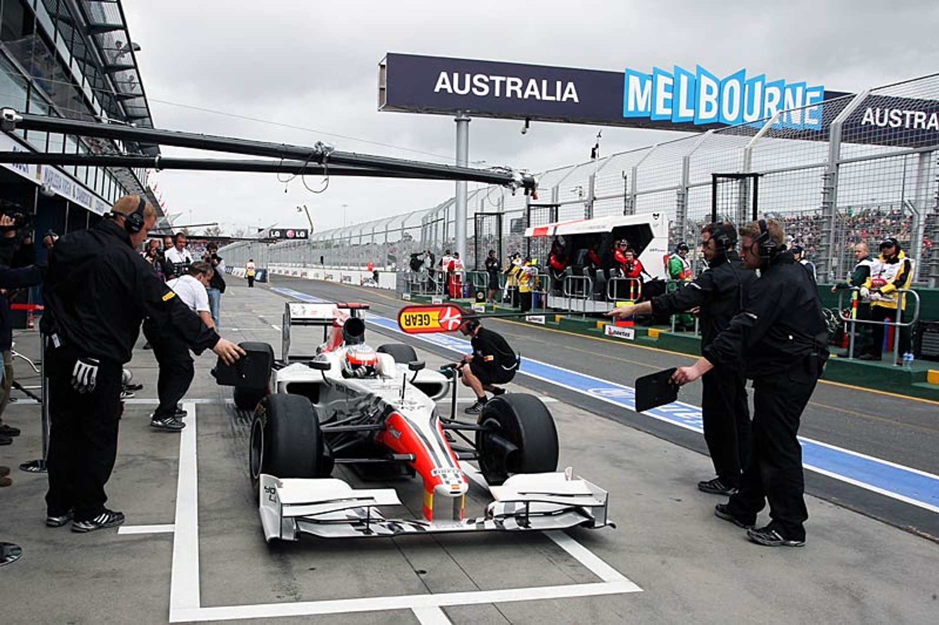 Grand Prix Australii 2011: Vettel znokautował rywali, Pietrow rewelacyjnie zastąpił Kubicę (relacja, wyniki)