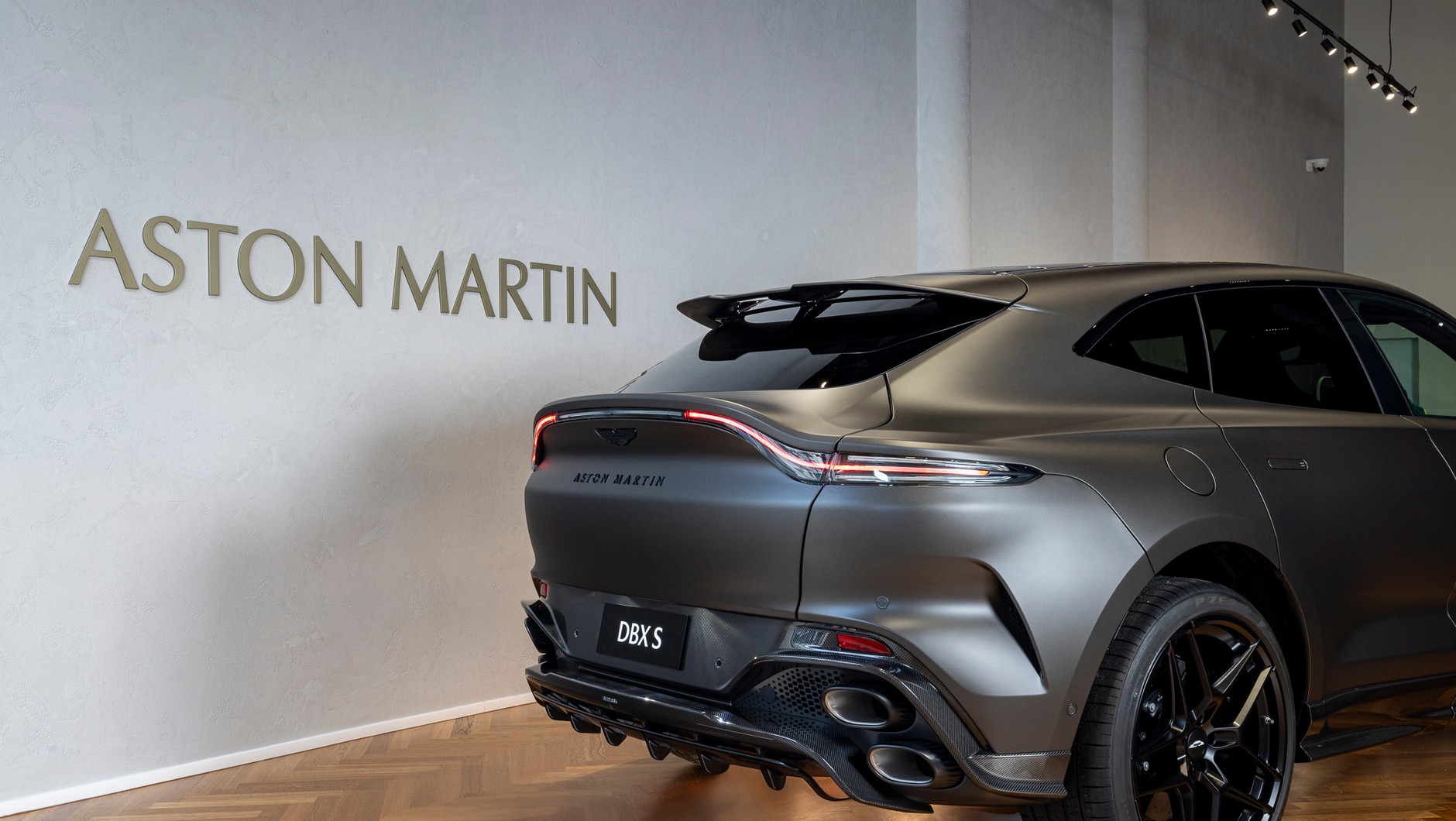 Aston Martin DBX S