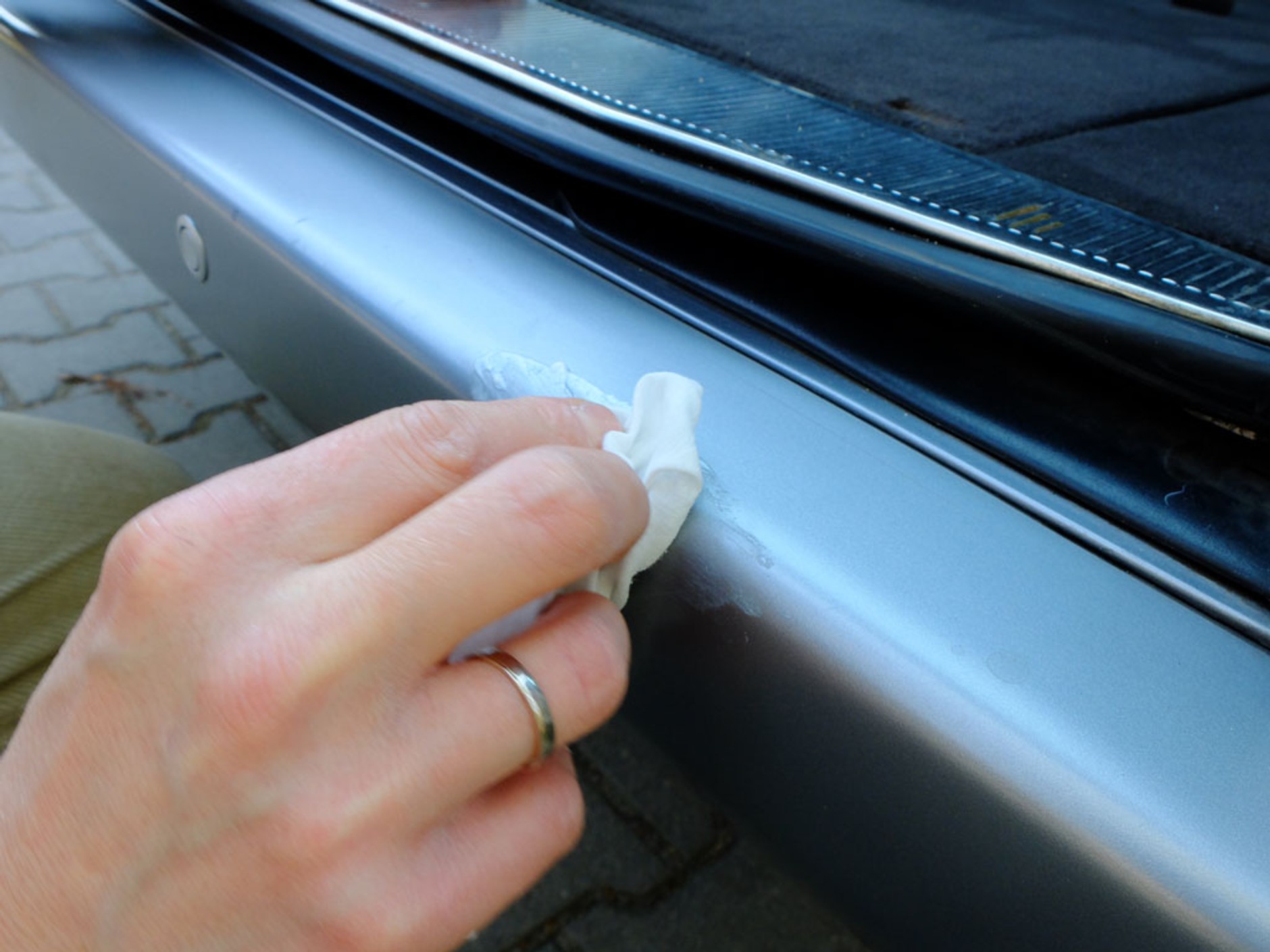 Usuwanie rys ze zderzaka