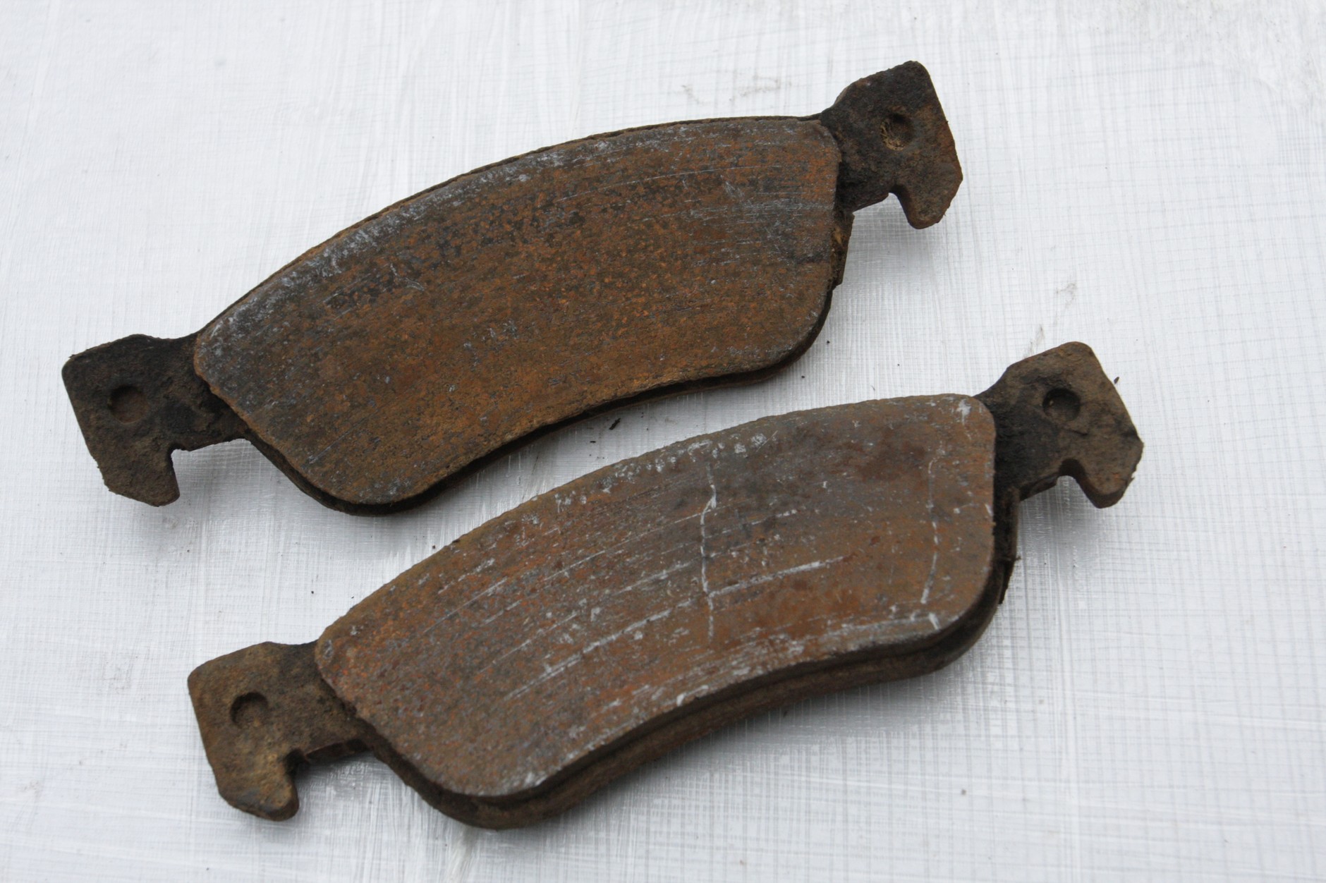 Używane klocki hamulcowe? Tego nie kupujemy!