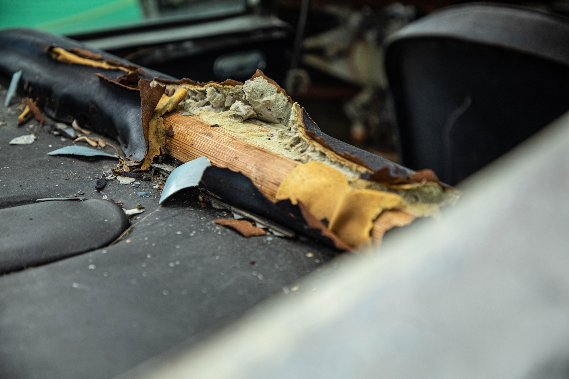 Aston Martin DB5 Vantage z 1965 r. wyremontowany po 45-letnim postoju na dworze