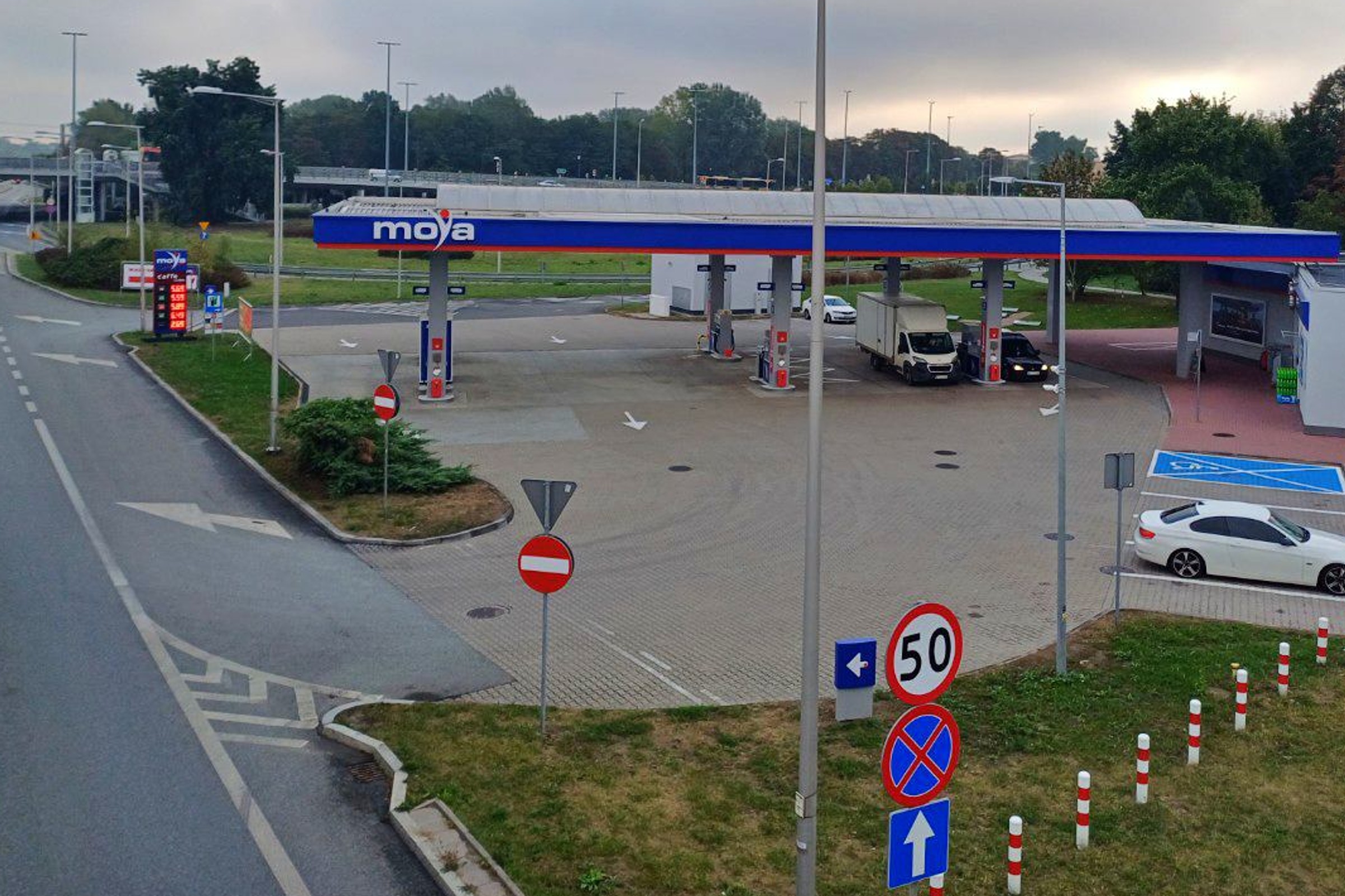 Moya przygotowała dużą promocję na start. Paliwo w cenie 4,99 zł za litr