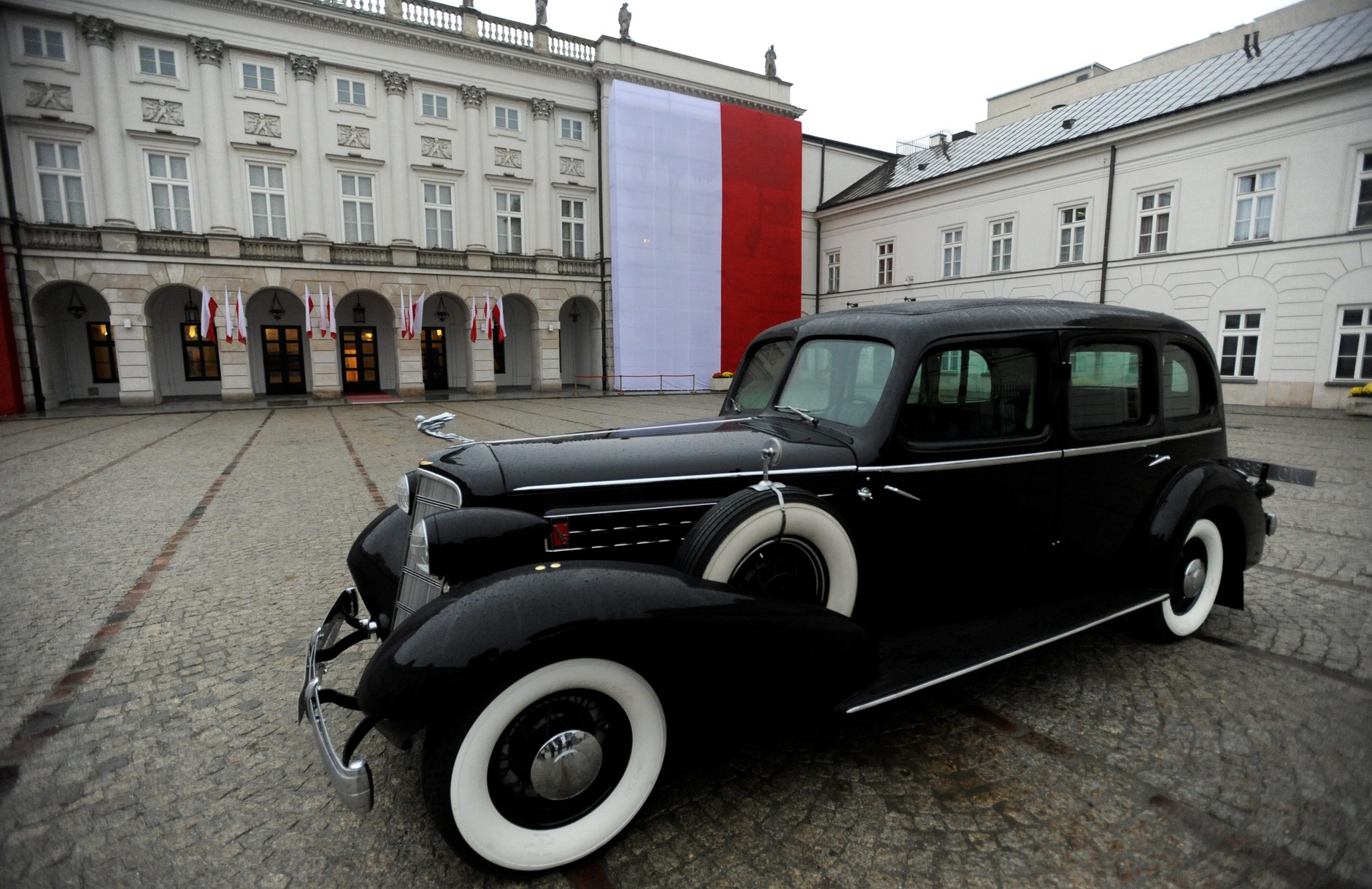 WARSZAWA CADILLAC JÓZEFA PIŁSUDSKIEGO (Cadillac 355D)