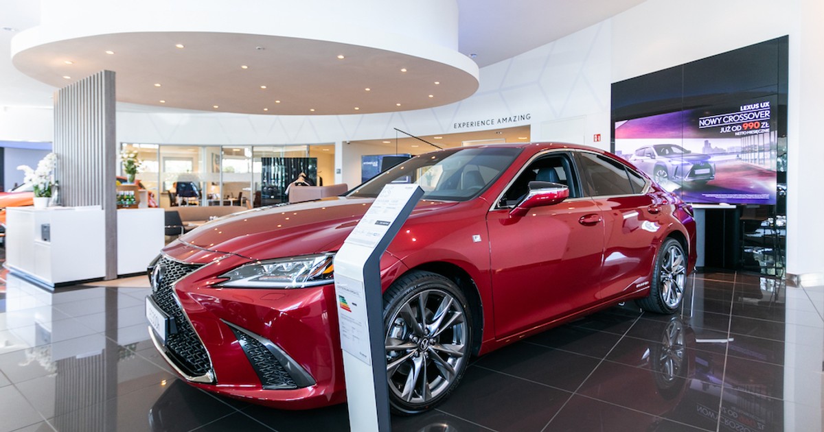 Wielki Test Salonów 2019 – Lexus
