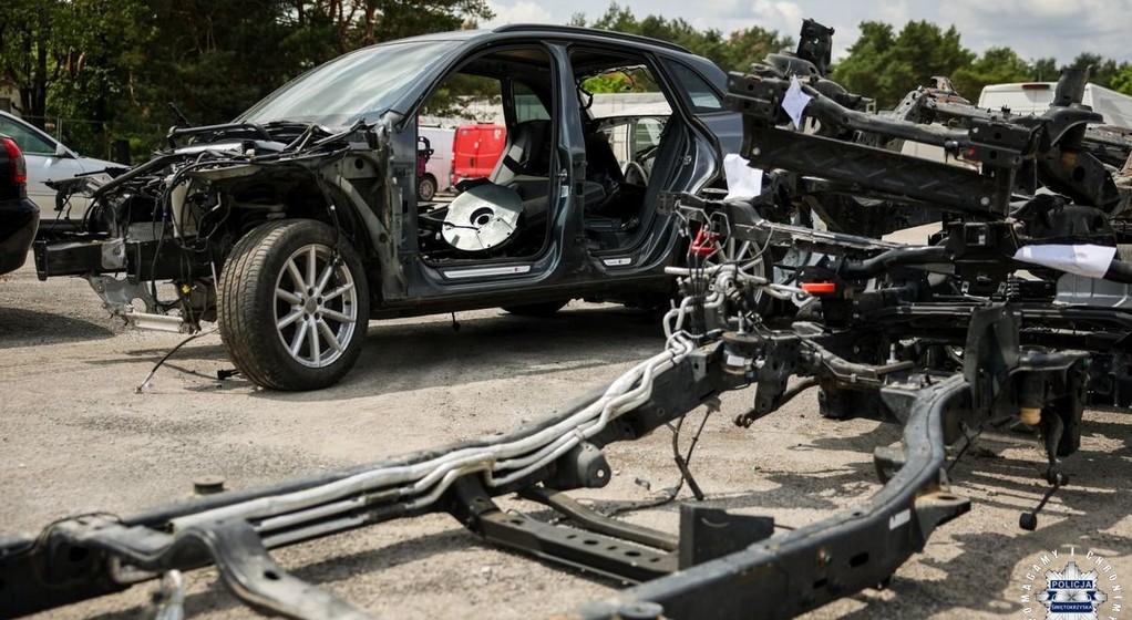 Policja rozbiła grupę kradnącą samochody