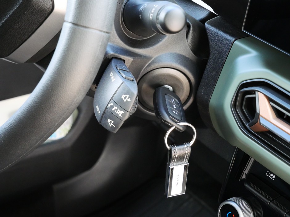 Nowa Dacia Spring: tradycyjny kluczyk... powrót do przeszłości