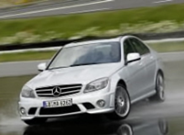 Mercedes: Szkoła Jazdy AMG - maksimum bezpieczeństwa i przyjemności