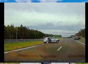 Ma słabą pamięć i jest niebezpieczny, gdy kieruje autem. Sprawca agresji drogowej na S7 skazany