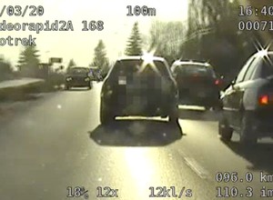 Policyjny pościg jak z filmu – zakończył się dopiero w lesie [wideo]