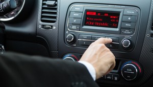 No to w końcu trzeba płacić ten abonament za radio w samochodzie czy nie? UOKiK wyjaśnił tak, że jaśniej się nie da