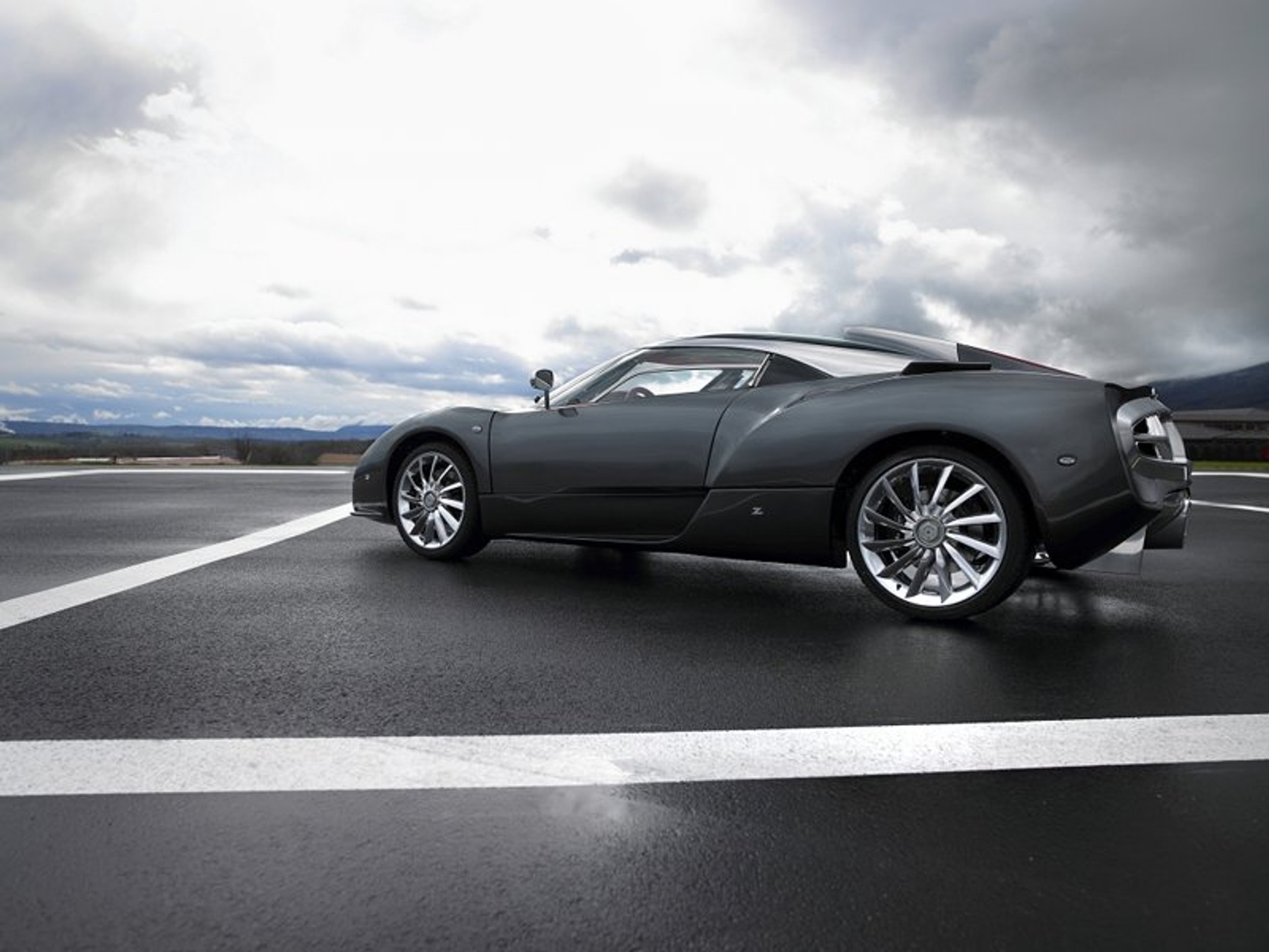 Bentley: brytyjski arystokrata we włoskim garniturze Zagato