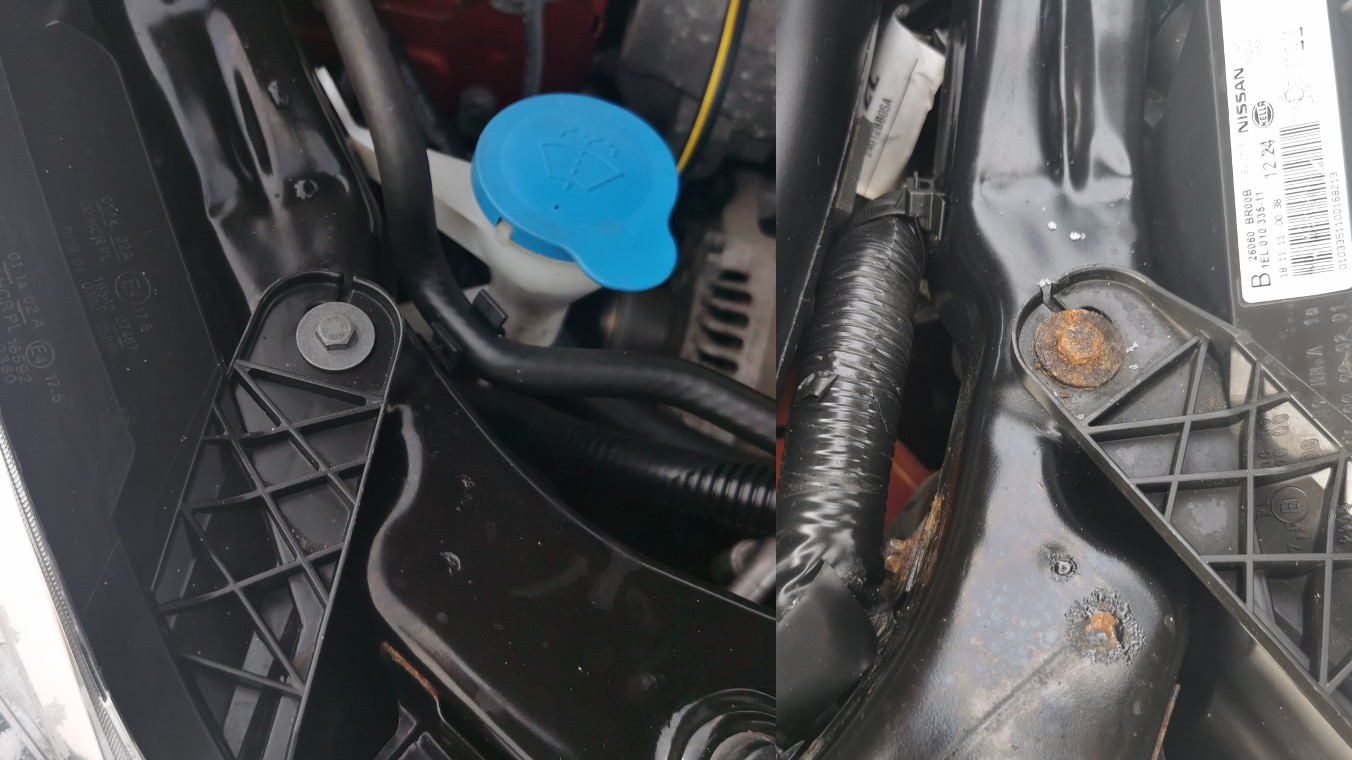 Po jednej stronie nowszy reflektor – zamiennik, po drugiej – starszy oryginał. Pas przedni też raczej oryginalny nie jest, ale to element, który może ucierpieć nawet przy drobnej stłuczce. To jeden z nielicznych elementów, na których widać korozję.