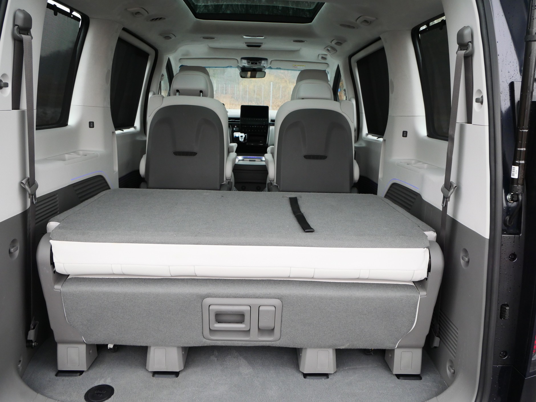 Hyundai Staria 1.6 T-GDi HEV (225 KM) Luxury