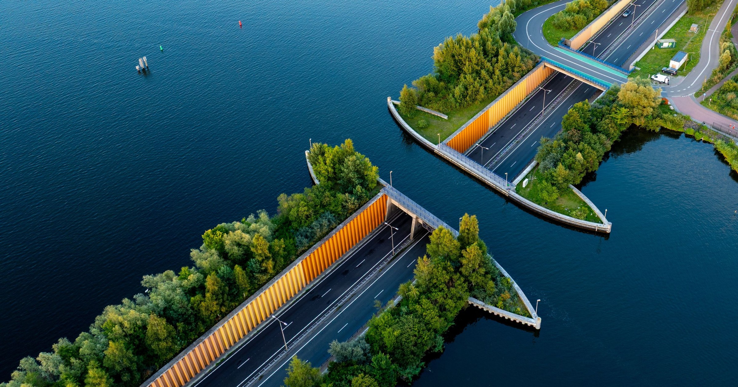 Most na jeziorze Veluwemeer (Holandia)