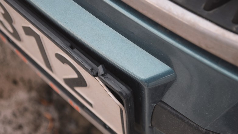 Przerobił tablicę rejestracyjną. Sąd go uniewinnił