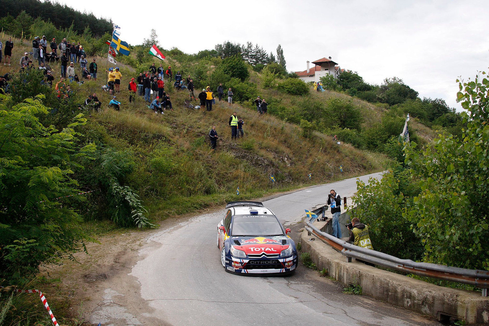 Citroën Total WRT taranuje konkurentów (galeria Rallyworld©Willy Weyens)